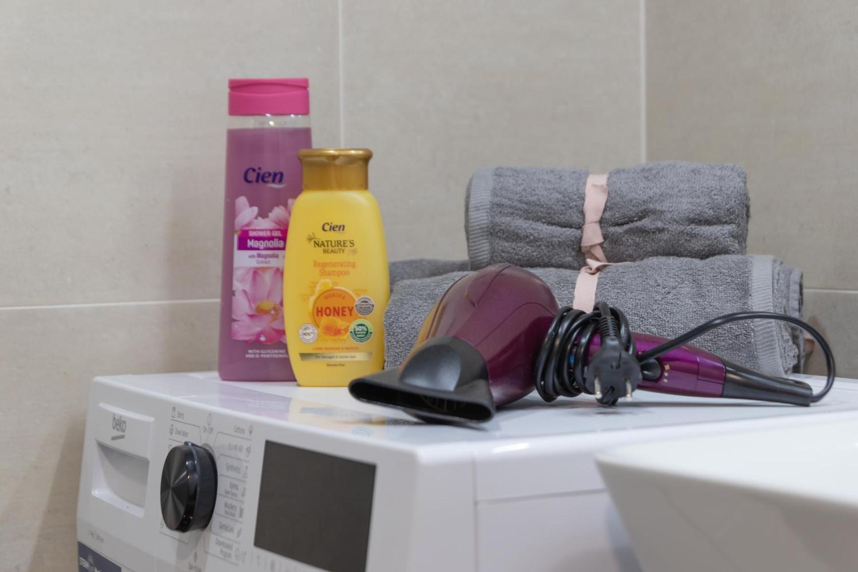 Smart With Ultra Fast 1gbps Wifi And Air Conditioning Apartment Prague